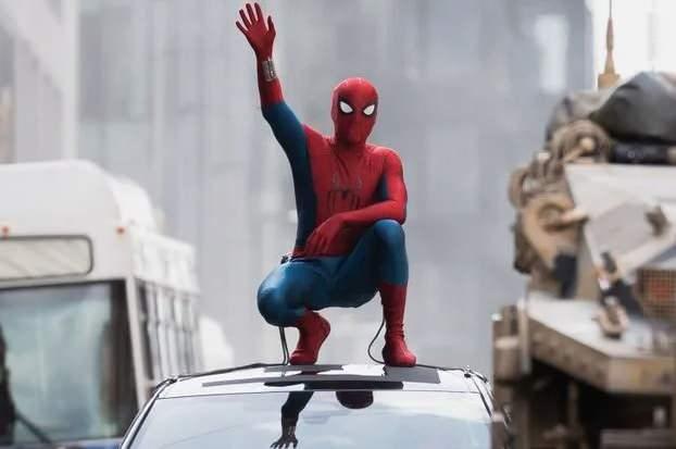 <p>Holland, d&ouml;rd&uuml;nc&uuml; Spider-Man filmi "Spider-Man: Brand New Day" ile beyaz perdeye d&ouml;nerken hem gişe rekorlarını alt&uuml;st etti hem de kariyerinin en y&uuml;ksek kazancına ulaştı.&nbsp;</p>
