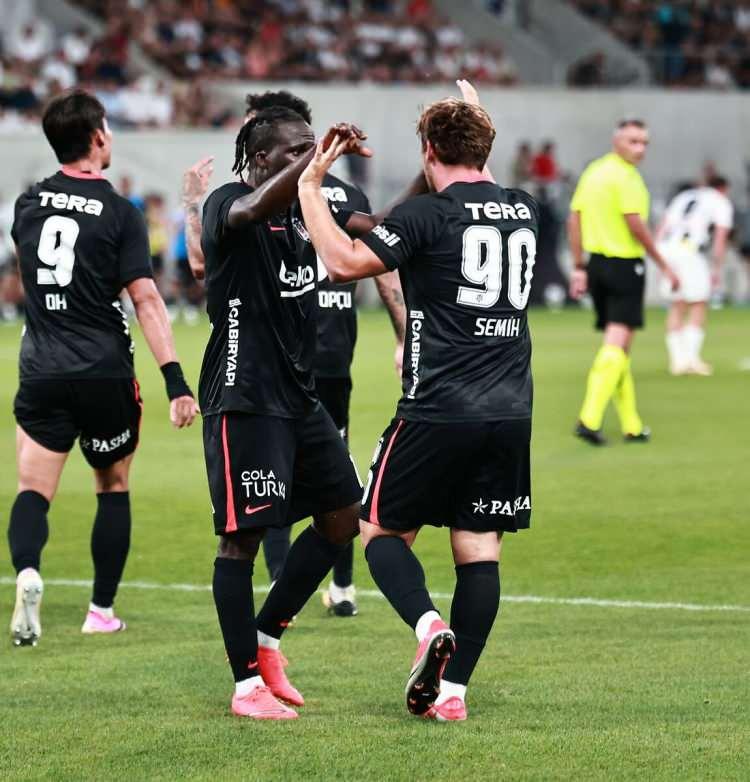 <p>Beşiktaş ise UEFA Avrupa Ligi 3. eleme turu ilk ma&ccedil;ında&nbsp;Hradec Kralove'yi 1-0 mağlup etti.</p>
