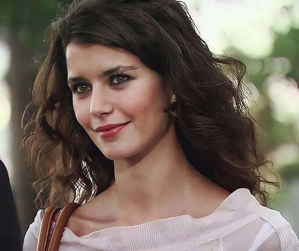 <p><span style="color:#B22222"><strong>3- BEREN SAAT</strong></span></p>
