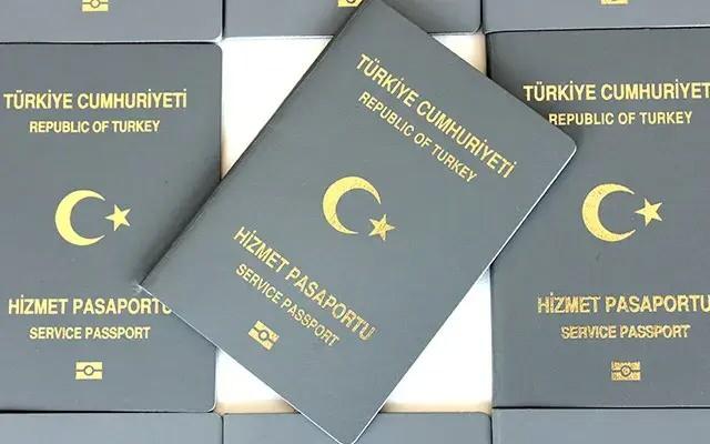 <p><span style="color:#B22222"><strong>GRİ PASAPORT (HİZMET)</strong></span></p>

<p>Gri pasaport, vize konusunda yeşil pasaportla b&uuml;y&uuml;k &ouml;l&ccedil;&uuml;de aynı haklara sahiptir.</p>

