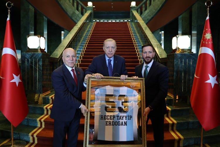 Erdoğan'dan sürpriz görüşme! Süper Lig'e çıkan takımların heyetlerini kabul etti