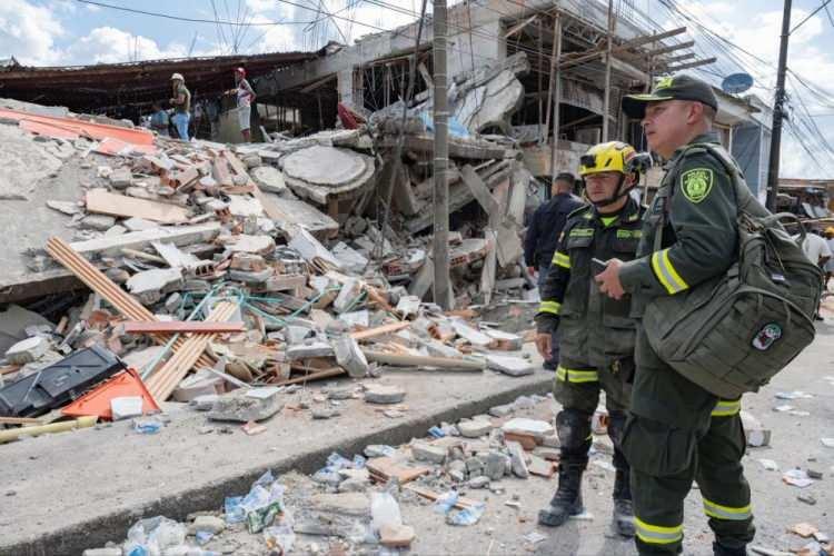 <p>ABD Jeolojik Araştırmalar Merkezi (USGS), merkez &uuml;ss&uuml; Kolombiya'nın batısındaki San Jose del Palmar kentinin yaklaşık 5 kilometre doğusu olan 7,4 b&uuml;y&uuml;kl&uuml;ğ&uuml;nde deprem meydana geldiğini a&ccedil;ıkladı.</p>
