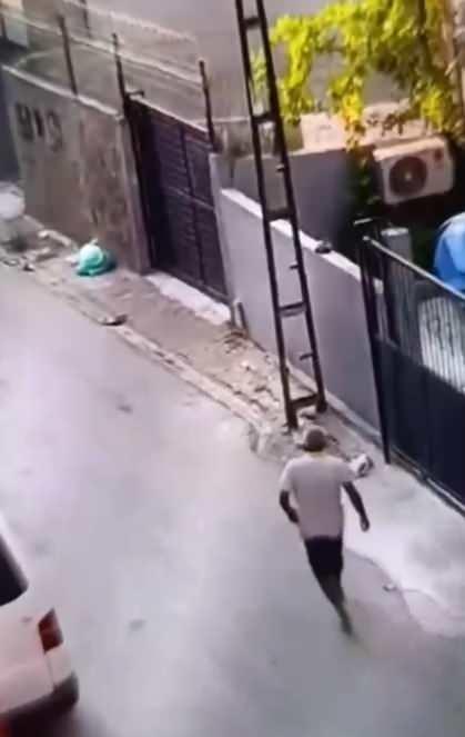 <p>G&uuml;r&uuml;lt&uuml; seslerini duyan komşuların ihbarı &uuml;zerine adrese sağlık ve polis ekipleri sevk edildi.&nbsp;</p>
