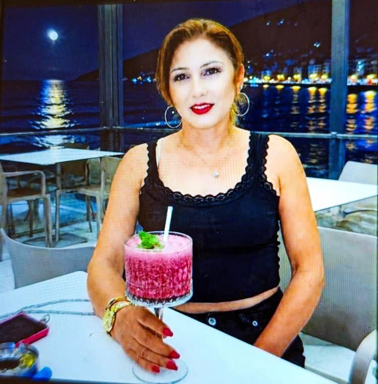 <p><span style="color:#A52A2A"><strong>10 YILLIK BELA&nbsp;</strong></span></p>

<p>&nbsp;</p>

<p>Ayşe Katırcı, 10 yıl &ouml;nce boşandığı ancak kendisini tehdit etmeye devam ettiği &ouml;ne s&uuml;r&uuml;len eski eşi Arif Tanrıkulu tarafından evinde<span style="color:#A52A2A"><strong><em> 8 bı&ccedil;ak darbesiyle yaralandı.&nbsp;</em></strong></span></p>
