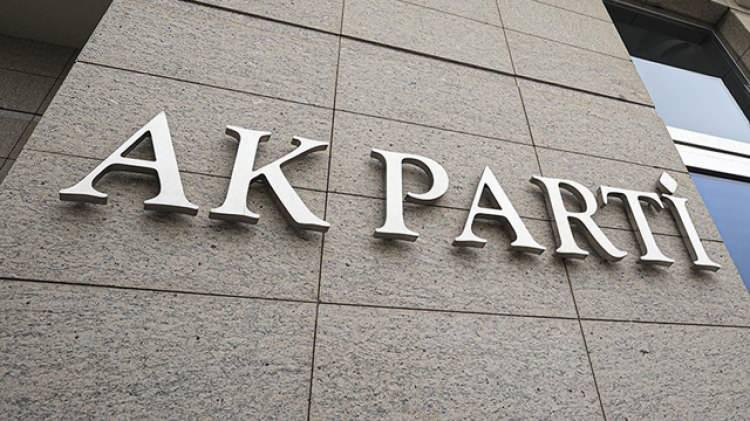 <p>AK Parti, Erdoğan'ın h&uuml;k&uuml;meti kurmasının ardından ilk sınavını 2004 mahalli idareler se&ccedil;imlerinde verdi.</p>

<p>&nbsp;</p>

<p>&nbsp;</p>

<p>AK Parti aldığı y&uuml;zde 41,7'lik oy oranıyla sandıktan birinci parti &ccedil;ıktı ve b&ouml;ylece 11'i b&uuml;y&uuml;kşehir olmak &uuml;zere 1950 belediyeyi kazandı.</p>

<p>&nbsp;</p>
