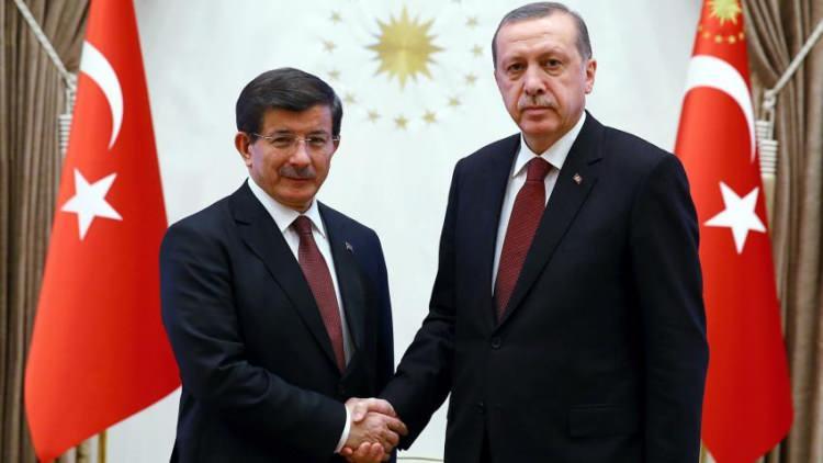 <p><span style="color:#B22222"><strong>12. CUMHURBAŞKANI DA AK PARTİ'DEN</strong></span></p>

<p>&nbsp;</p>

<p>Abdullah G&uuml;l'&uuml;n g&ouml;rev s&uuml;resinin dolmasının ardından 10 Ağustos 2014'te yapılan se&ccedil;imde Recep Tayyip Erdoğan y&uuml;zde 52'lik oy oranıyla doğrudan halk iradesiyle se&ccedil;ilen ilk ve T&uuml;rkiye'nin 12. Cumhurbaşkanı oldu. Bu d&ouml;nemde AK Parti'nin başına Konya Milletvekili Ahmet Davutoğlu geldi.</p>

<p>&nbsp;</p>

<p>Davutoğlu'nun genel başkanlığında ilk sınavını 7 Haziran 2015'teki genel se&ccedil;imlerde ve ardından yapılan 1 Kasım 2015 erken se&ccedil;imlerinde veren AK Parti, 1 Kasım'da tek başına iktidarı elde etti.</p>
