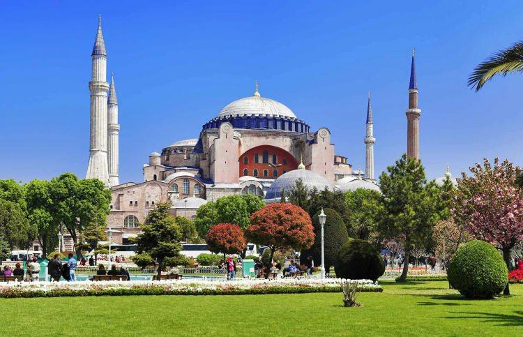 <p><strong>AYASOFYA GURURU</strong></p>

<p>&nbsp;</p>

<p>2020'de alınan kararla Ayasofya yeniden cami stat&uuml;s&uuml;ne kavuşurken, 86 yıllık esaret d&ouml;nemi sona erdi. Ayasofya tarihin en b&uuml;y&uuml;k restorasyonuna alındı.</p>
