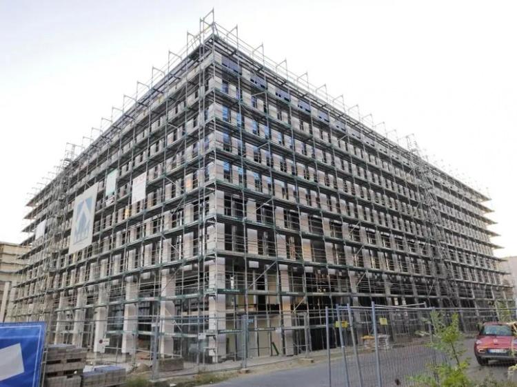 <p>İstanbul, Ankara ve Antalya'nın da aralarında bulunduğu 17 ilde eş zamanlı olarak d&uuml;zenlenen operasyonlarda &ouml;rg&uuml;t lideri Alihan Kuriş ile birlikte toplam 30 ş&uuml;pheli g&ouml;zaltına alındı.</p>

<p>Emniyet g&uuml;&ccedil;lerinin diğer ş&uuml;phelilerin yakalanmasına y&ouml;nelik &ccedil;alışmaları hız kesmeden s&uuml;r&uuml;yor.</p>

