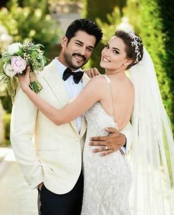 <p><strong>BURAK &Ouml;Z&Ccedil;İVİT İSTEDİĞİ PARAYI ALAMAYINCA DİZİYİ BIRAKMIŞTI</strong></p>

<p>Burak &Ouml;z&ccedil;ivit, ge&ccedil;en yıl &lsquo;Kuruluş Osman&rsquo;dan b&ouml;l&uuml;m başına 4 milyon TL talep etmiş, yapımcı rakamı y&uuml;ksek bulunca ekrana ara vermişti.&nbsp;</p>
