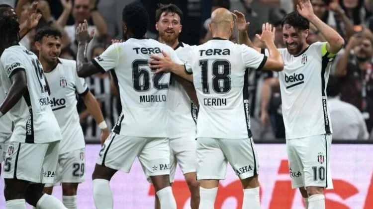 <p>Beşiktaş'ın aynı d&ouml;nemdeki hasılatı 7,03 milyar lira olarak ger&ccedil;ekleşti. Siyah-beyazlı kul&uuml;b&uuml;n esas faaliyet zararı ise 7,7 milyar lirayı buldu.</p>
