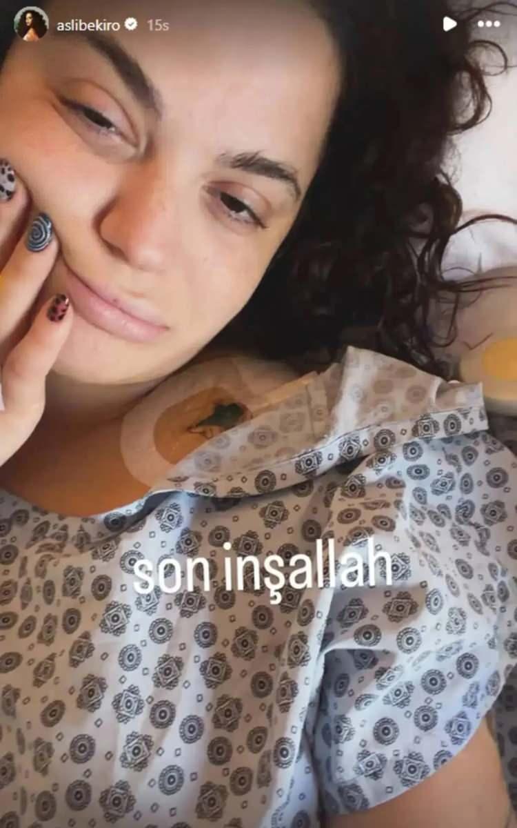 <p><strong>SON AMELİYATINDAN UMUTLUYDU</strong></p>

<p>&nbsp;</p>

<p>8. kez ameliyat olan &uuml;nl&uuml; şarkıcı bu "son inşallah" diyerek dua etmiş yaşadığı zorlu s&uuml;reci anlatan bir video yayınlamıştı.</p>

<p>&nbsp;</p>

