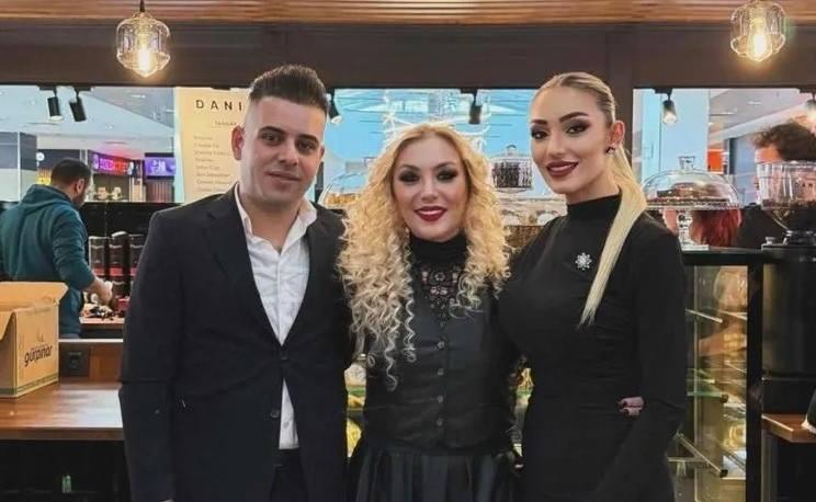 <p><span style="color:#B22222"><strong>"&Ccedil;IPLAK VİDEOLARINI YAYINLAR MISIN?"</strong></span></p>

<p>&nbsp;</p>

<p>Ses kaydında Tuğyan &Uuml;lkem G&uuml;lter'in arkadaşıyla yaptığı konuşmada, "Bende &ccedil;ıplak videoları var, l&uuml;tfen bunları yayınlar mısın?" şeklinde konuştuğu ileri s&uuml;r&uuml;ld&uuml;.</p>
