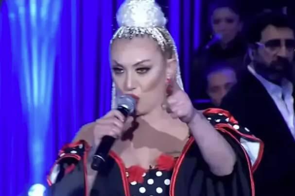 <p>İddianemede baş ş&uuml;pheli olan kızı Tuğyan &Uuml;lkem G&uuml;lter'in tasarlayarak yakın akrabayı &ouml;ld&uuml;rme su&ccedil;undan ağırlaştırılmış m&uuml;ebbet hapis cezalandırılması talep edilmişti.&nbsp;</p>
