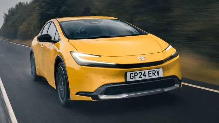 <p><span style="color:#B22222"><strong>20)&nbsp; TOYOTA PRİUS</strong></span></p>
