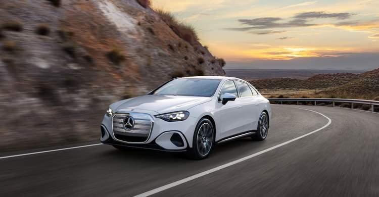 <p><span style="color:#B22222"><strong>14)&nbsp; MERCEDES C-CLASS</strong></span></p>
