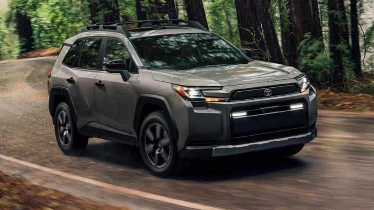 <p><span style="color:#B22222"><strong>4)&nbsp; &nbsp;TOYOTA RAV4</strong></span></p>
