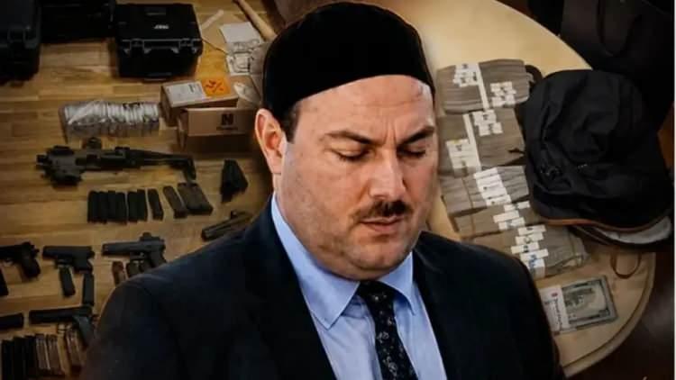 <p><span style="color:#B22222"><strong>2022&rsquo;DEN SONRA ŞİRKETLERİN MALİ HAREKETLİLİĞİNDE DİKKAT &Ccedil;EKEN SI&Ccedil;RAMA</strong></span></p>

<p>&nbsp;</p>

<p>MASAK, incelenen şirketlerin &ouml;nemli b&ouml;l&uuml;m&uuml;nde &ouml;zellikle 2020 sonrasında, daha belirgin bi&ccedil;imde ise 2022'den itibaren finansal işlem hacimleriyle mal alış-satış tutarlarında ciddi artış yaşandığını belirledi.</p>

<p>&nbsp;</p>

<p>Şirketlerin &ouml;deme kuruluşlarından para alması, y&uuml;ksek nakit sirk&uuml;lasyonu, ortaklar tarafından yapılan kaynağı izaha muhta&ccedil; nakit girişleri ve bu paraların kısa s&uuml;re i&ccedil;erisinde başka şirketlere aktarılması raporun dikkat &ccedil;ektiği ortak &ouml;zellikler arasında yer aldı.</p>

<p>&nbsp;</p>

<p>Burada &ldquo;&ouml;rg&uuml;t&uuml;n mali hareketliliğinde sı&ccedil;rama&rdquo; yerine &ldquo;soruşturma kapsamındaki şirketlerin mali hareketliliğinde sı&ccedil;rama&rdquo; denilmesi rapora daha sıkı bi&ccedil;imde bağlı kalır.</p>
