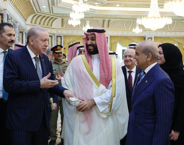 <p>Mekke Anlaşmasıyla 2026 Global Firepower (GFP) verilerine g&ouml;re M&uuml;sl&uuml;man n&uuml;fusa sahip &uuml;lkelerin konvansiyonel askeri g&uuml;&ccedil; sıralamasını g&ouml;steren liste yeniden g&uuml;ndeme geldi.</p>

<p>&nbsp;</p>
