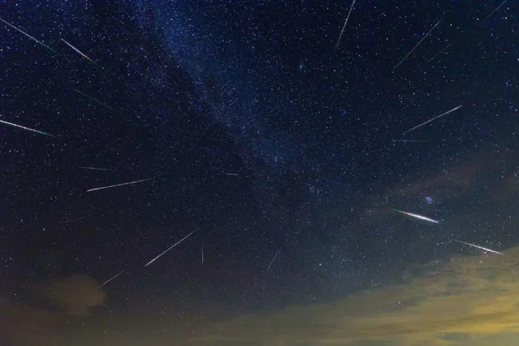 <p><span style="color:#B22222"><strong>BU GECE VE YARIN GECE EN YOĞUN D&Ouml;NEMİ</strong></span></p>

<p><br />
24 Ağustos'a kadar g&ouml;r&uuml;lmesi beklenen Perseid meteor yağmuru en yoğun d&ouml;nemini bu gece ve yarın gece (12-13 Ağustos) en yoğun d&ouml;nemini yaşayacak.</p>
