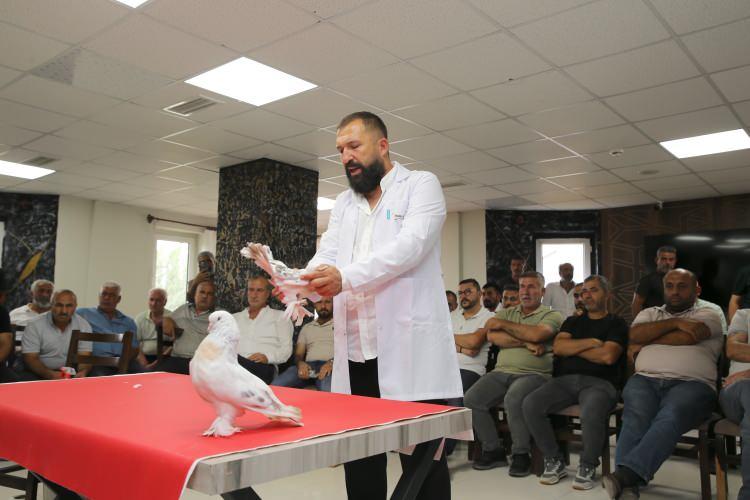 <p>Kuşlarımız &ccedil;ok değerli, bunları &ouml;zel kafeslerde besliyoruz. Fiyatları 100 binden başlıyor 5 milyon liraya kadar değerli kuşlarımız var."</p>
