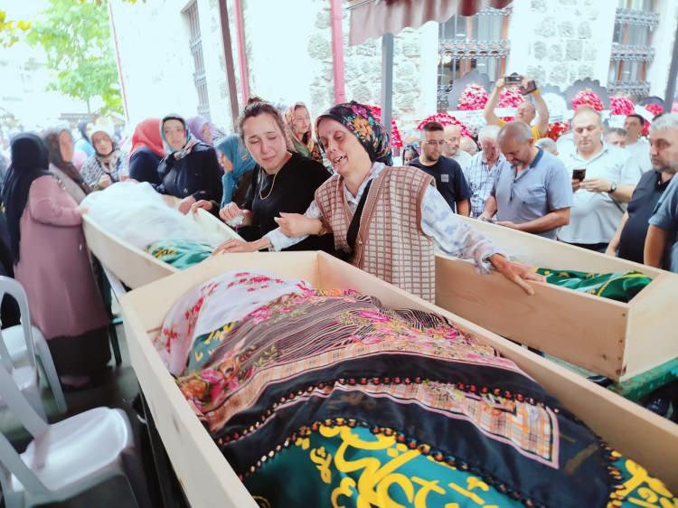 <p>Sis Dağı'nda &ouml;nceki g&uuml;n etkili olan şiddetli yağış, sel ve su taşkınlarına neden oldu.</p>
