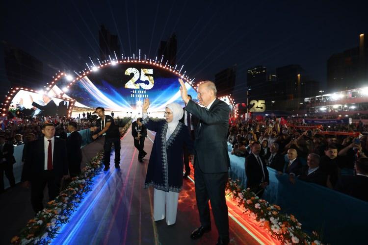 <p><strong>MİLLETVEKİLİ SAYISI 280 OLDU</strong><br />
<br />
<br />
B&ouml;ylece AK Parti'de milletvekili sayısı 280 oldu.</p>
