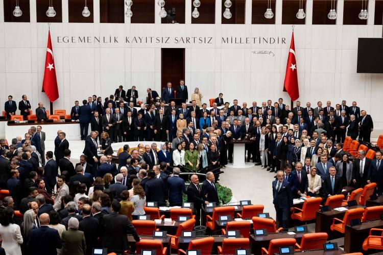 <p><span style="color:#B22222"><strong>İYİ PARTİ</strong></span></p>

<p>Milletvekili sayısı: 29<br />
Kabul: 0<br />
Ret: 29<br />
&Ccedil;ekimser: 0<br />
Katılmayan: 0</p>
