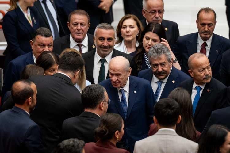 <p><span style="color:#B22222"><strong>YENİ PARTİ</strong></span></p>

<p>Milletvekili sayısı: 91<br />
Kabul: 35<br />
Ret: 54<br />
&Ccedil;ekimser: 0<br />
Katılmayan: 2</p>
