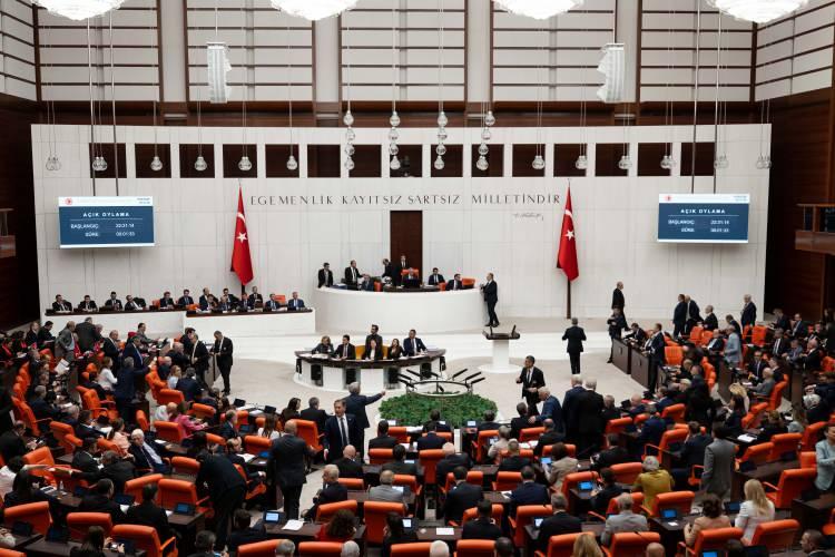 <p><span style="color:#B22222"><strong>HALKLARIN EŞİTLİK VE DEMOKRASİ PARTİSİ (DEM PARTİ)</strong></span></p>

<p>Milletvekili sayısı: 56<br />
Kabul: 55<br />
Ret: 0<br />
&Ccedil;ekimser: 0<br />
Katılmayan: 1</p>
