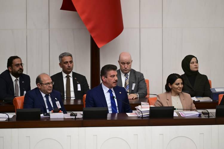 <p><span style="color:#B22222"><strong>EMEK PARTİSİ (EMEP)</strong></span></p>

<p>Milletvekili sayısı: 2<br />
Kabul: 2<br />
Ret: 0<br />
&Ccedil;ekimser: 0<br />
Katılmayan: 0</p>

