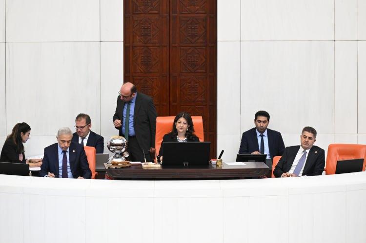 <p><span style="color:#B22222"><strong>DEMOKRATİK SOL PARTİ (DSP)</strong></span></p>

<p>Milletvekili sayısı: 1<br />
Kabul: 1<br />
Ret: 0<br />
&Ccedil;ekimser: 0<br />
Katılmayan: 0</p>
