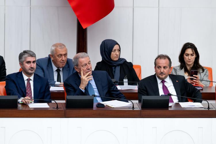 <p><span style="color:#B22222"><strong>DEMOKRATİK B&Ouml;LGELER PARTİSİ (DBP)</strong></span></p>

<p>Milletvekili sayısı: 2<br />
Kabul: 2<br />
Ret: 0<br />
&Ccedil;ekimser: 0<br />
Katılmayan: 0</p>
