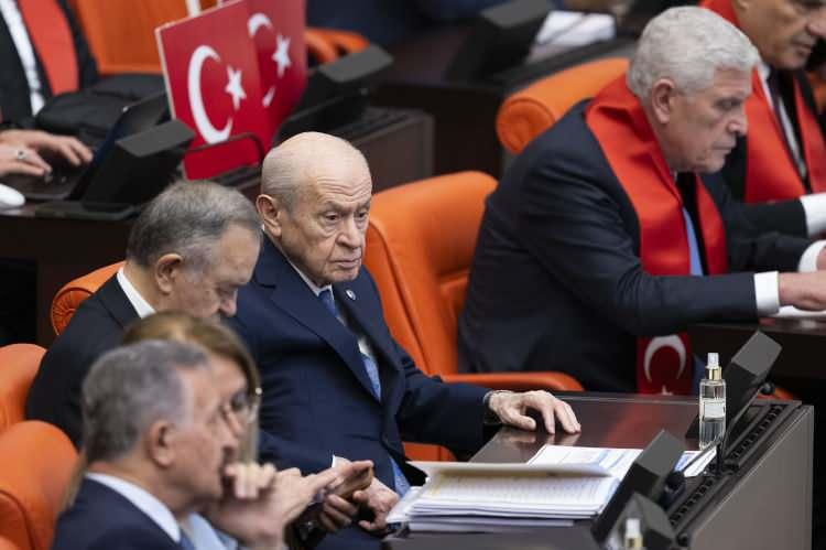 <p><span style="color:#B22222"><strong>İŞTE TEK TEK&nbsp;TER&Ouml;RS&Uuml;Z T&Uuml;RKİYE KANUN TEKLİFİNE EVET OYU VERECEKLER</strong></span></p>
