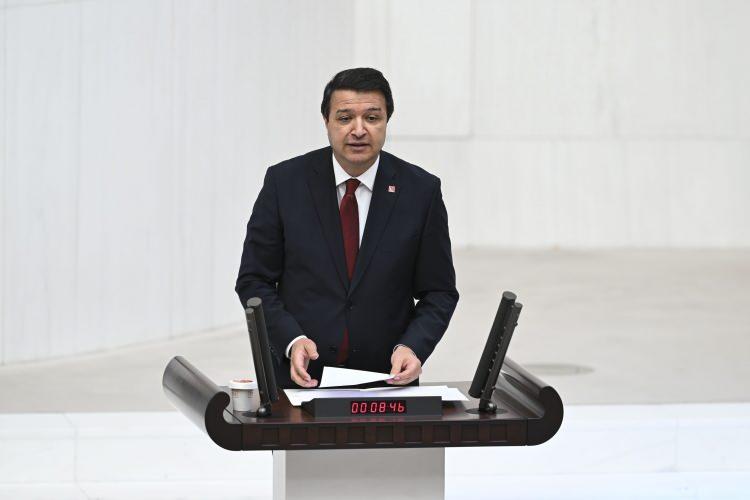 <p><span style="color:#B22222"><strong>SAADET PARTİSİ DE EVET DEDİ</strong></span></p>

<p><br />
Teklifin t&uuml;m&uuml; &uuml;zerinde s&ouml;z alan Saadet Partisi Genel Başkanı Mahmut Arıkan, bug&uuml;n T&uuml;rkiye'nin hem ge&ccedil;mişini hem de geleceğini ilgilendiren bir kanun teklifinin g&ouml;r&uuml;ş&uuml;ld&uuml;ğ&uuml;n&uuml; belirtti.</p>

<p>Bug&uuml;ne kadar ter&ouml;r sorununun &ccedil;&ouml;z&uuml;m&uuml; i&ccedil;in b&uuml;y&uuml;k &ccedil;aba sarf edildiğini vurgulayan Arıkan, Saadet Partisi olarak Ter&ouml;rs&uuml;z T&uuml;rkiye s&uuml;recinde kaygılarının yanında beklentilerini de şeffaf bir şekilde paylaştıklarını s&ouml;yledi.</p>
