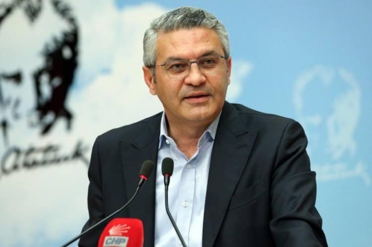 <p>CHP İstanbul Milletvekili Oğuz Kaan Salıcı, &ccedil;ocukların ter&ouml;r ve şiddetten uzak bir T&uuml;rkiye&rsquo;de b&uuml;y&uuml;mesini istediklerini belirterek, K&uuml;rt meselesini &ccedil;&ouml;zmekten ziyade silahlardan arındırılması y&ouml;n&uuml;nde tarihi bir adım atıldığını s&ouml;yledi.<strong> &ldquo;Silahın olduğu yerde s&ouml;z&uuml;n bir anlamı kalır mı? Biz, bug&uuml;n s&ouml;z&uuml; başlatıyoruz&rdquo; </strong>diyen Salıcı, s&uuml;recin devlet politikasına d&ouml;n&uuml;şmesinin kalıcılık a&ccedil;ısından &ouml;nemli olduğunu vurguladı. Ter&ouml;r&uuml;n hi&ccedil;bir koşulda meşru y&ouml;ntem olmadığını kaydetti.</p>

