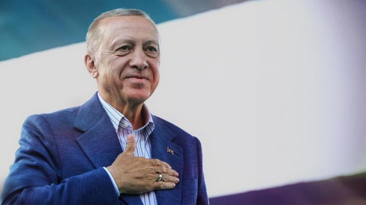 <p><span style="color:#B22222"><strong>RECEP TAYYİP ERDOĞAN &mdash;</strong></span></p>

<p>AK Parti &mdash;</p>

<p><strong>Doğum: İstanbul | </strong></p>

<p><strong>Memleket: Rize</strong></p>

<p>&nbsp;</p>
