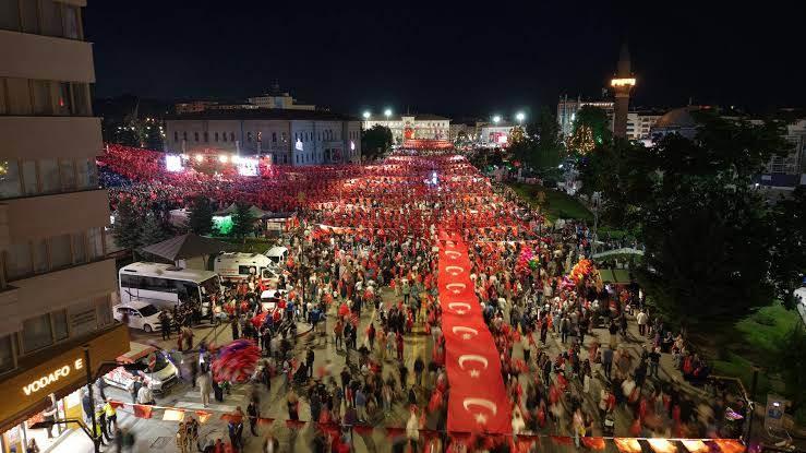 <p>15 Temmuz Milli Birlik ve Demokrasi G&uuml;n&uuml;: 15 Temmuz Perşembe</p>
