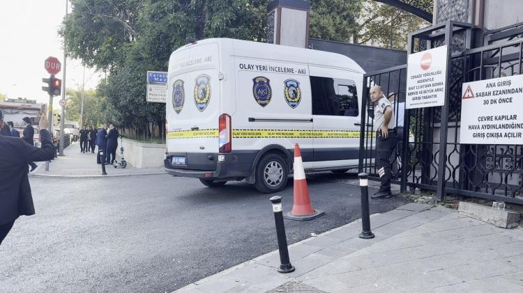 <p>Eski Ulaştırma Bakanı Arif Ahmet Denizolgun&rsquo;un ş&uuml;pheli &ouml;l&uuml;m&uuml;yle ilgili y&uuml;r&uuml;t&uuml;len soruşturmada kapsamında, Bakırk&ouml;y Cumhuriyet Başsavcılığının talebi &uuml;zerine Denizolgun hakkında feth-i kabir kararı verildi.&nbsp;</p>

<p>&nbsp;</p>
