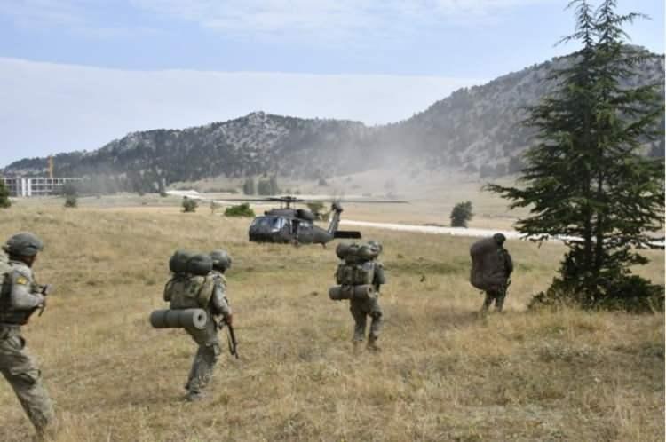 <p>TSK&rsquo;nın Suriye, Irak, Libya, Katar, Somali, L&uuml;bnan, Bosna-Hersek, Kosova, Arnavutluk, Azerbaycan ve KKTC&rsquo;de askeri varlığı bulunuyor.</p>
