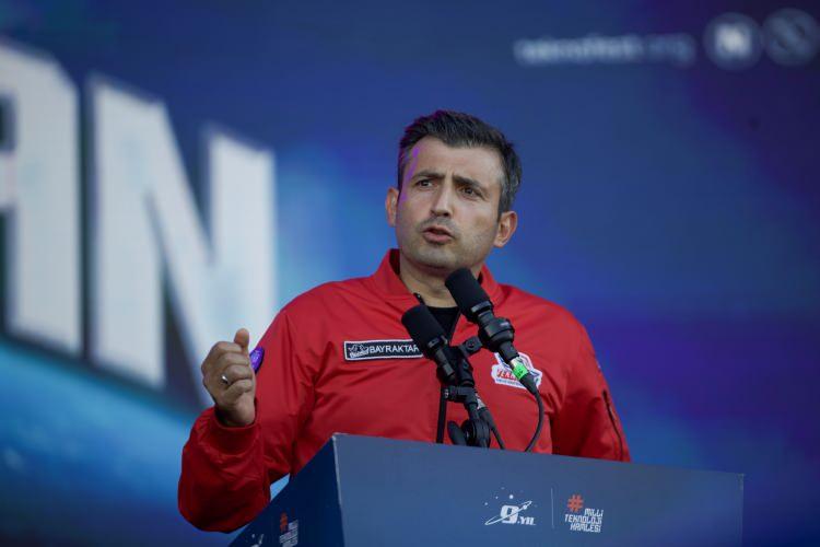 <p>TEKNOFEST kapanış t&ouml;reninde gen&ccedil;lere seslenen Sel&ccedil;uk Bayraktar, Mavi Vatan'daki teknolojik varlığın ahlaki bir duruş olduğunu vurgulayarak bir sonraki durağın Şanlıurfa olacağını a&ccedil;ıkladı.</p>

<p>&nbsp;</p>

