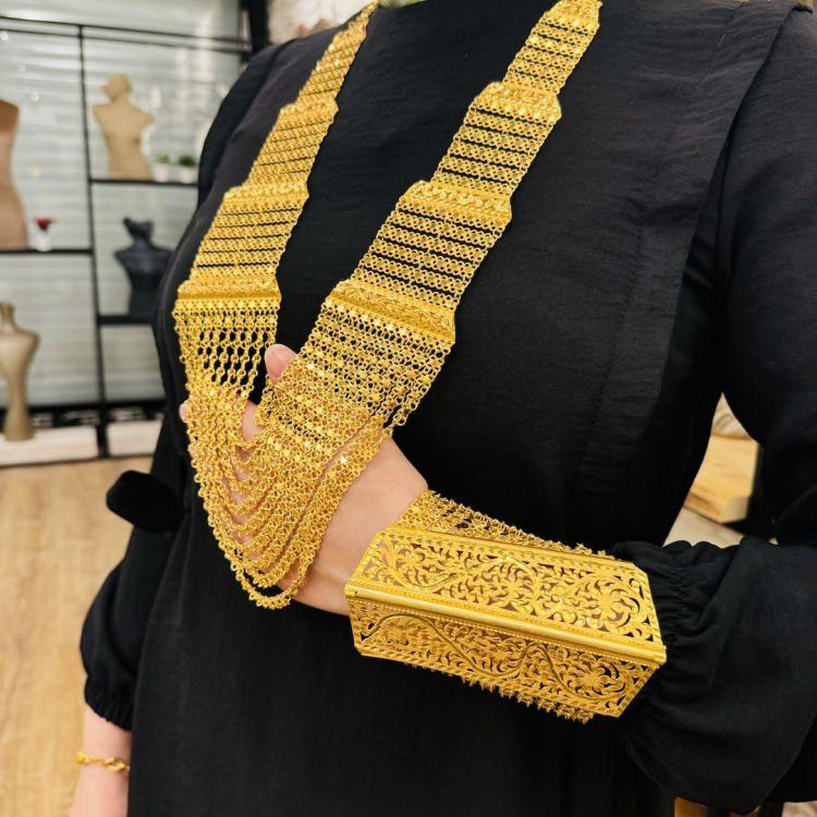 <p><span style="color:#B22222"><strong>ŞANLIURFA:</strong></span></p>

<p><strong>URFA AKITMASI</strong></p>
