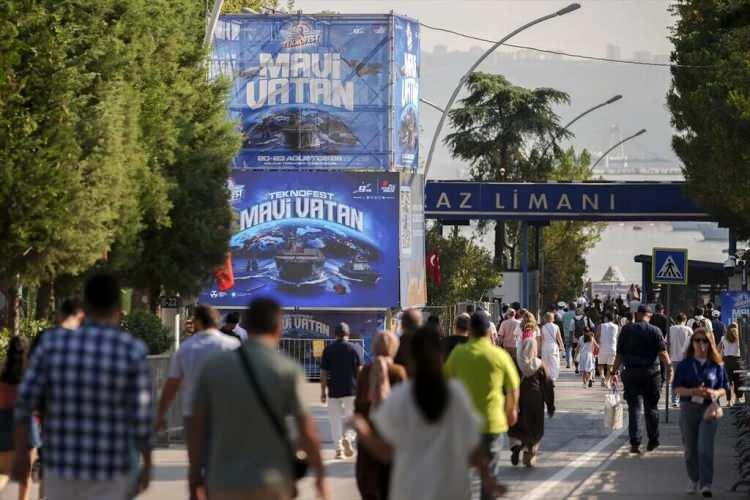 <p>Mill&icirc; Savunma Bakanlığı ile T&uuml;rkiye Teknoloji Takımı Vakfı ana y&uuml;r&uuml;t&uuml;c&uuml;l&uuml;ğ&uuml;nde d&uuml;zenlenen TEKNOFEST Mavi Vatan, G&ouml;lc&uuml;k Tersanesi Komutanlığı&rsquo;nda d&ouml;rd&uuml;nc&uuml; ve son g&uuml;n etkinlikleriyle devam ediyor.</p>
