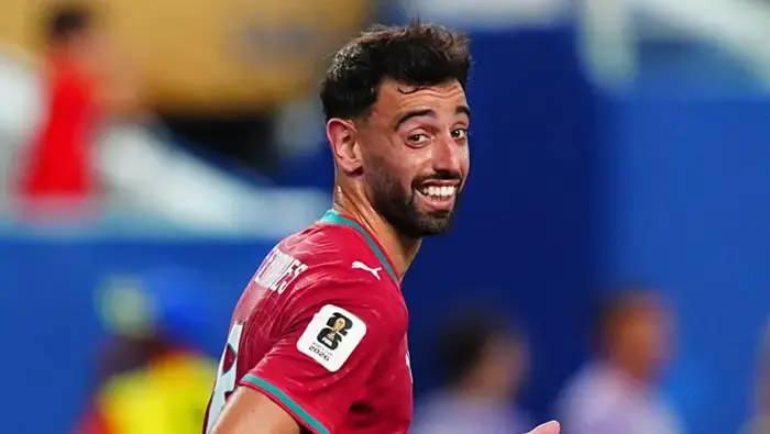 <p>Bu rakamların ger&ccedil;ekleşmesi halinde Fernandes transferi, Galatasaray tarihinin en ses getiren hamlelerinden biri olabilir.<br />
<br />
(AKŞAM)</p>
