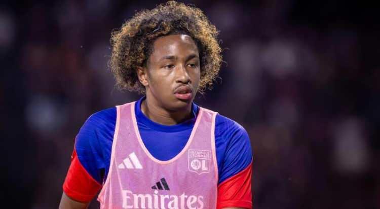 <p>Kanat arayışlarını s&uuml;rd&uuml;ren Galatasaray, Roma'nın da ilgilendiği 21 yaşındaki Malick Fofana i&ccedil;in devreye girdi.<br />
<br />
(Akşam)</p>
