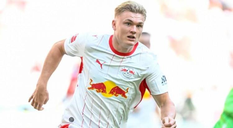 <p>Galatasaray, Leipzig'in 21 yaşındaki forvet oyuncusu Conrad Harder'ı kiralamak istiyor.<br />
<br />
Danimarkalı milli oyuncu da teklife sıcak bakıyor.<br />
<br />
(T&uuml;rkiye Gazetesi)</p>
