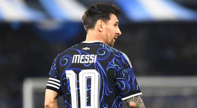<p>*** Sergilediği &uuml;st&uuml;n performans ile D&uuml;nya Kupası'na damga vuran Messi'nin listede yer almadığı g&ouml;r&uuml;ld&uuml; ve &ccedil;alışma bu y&ouml;n&uuml;yle dikkat &ccedil;ekti.</p>
