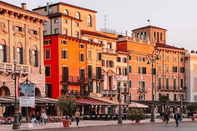 <p><strong>98 - VERONA (İTALYA)</strong></p>

<p>&nbsp;</p>
