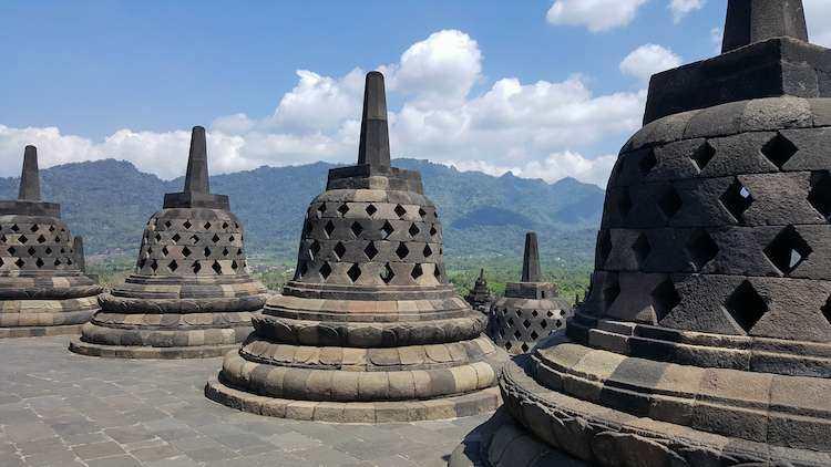 <p><strong>97 - YOGYAKARTA (ENDONEZYA)</strong></p>

<p>&nbsp;</p>
