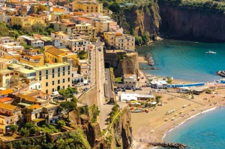 <p><strong>75 - SORRENTO (İTALYA)</strong></p>

<p>&nbsp;</p>
