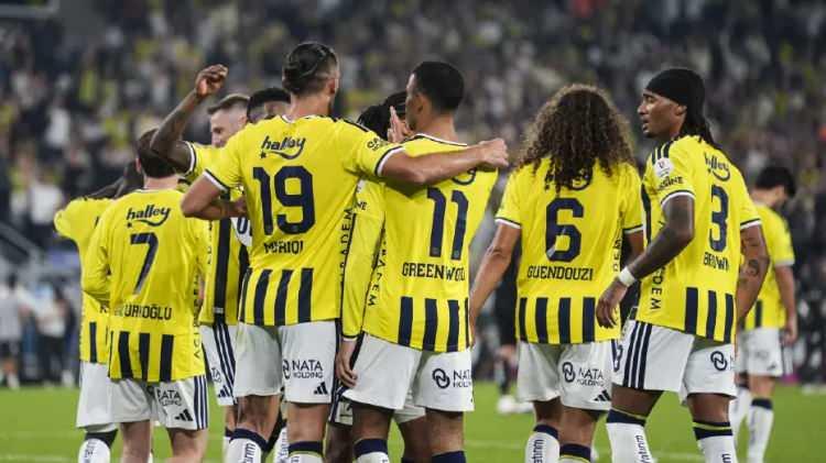 <p>Trendyol S&uuml;per Lig'in 2. haftasında Fenerbah&ccedil;e, konuk ettiği Konyaspor'u 4-2 mağlup etti.</p>
